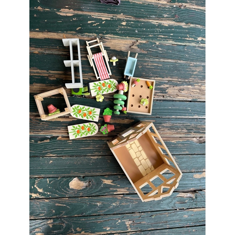 Wooden Dollhouse Garden Accessory Set in Green, Pink and White